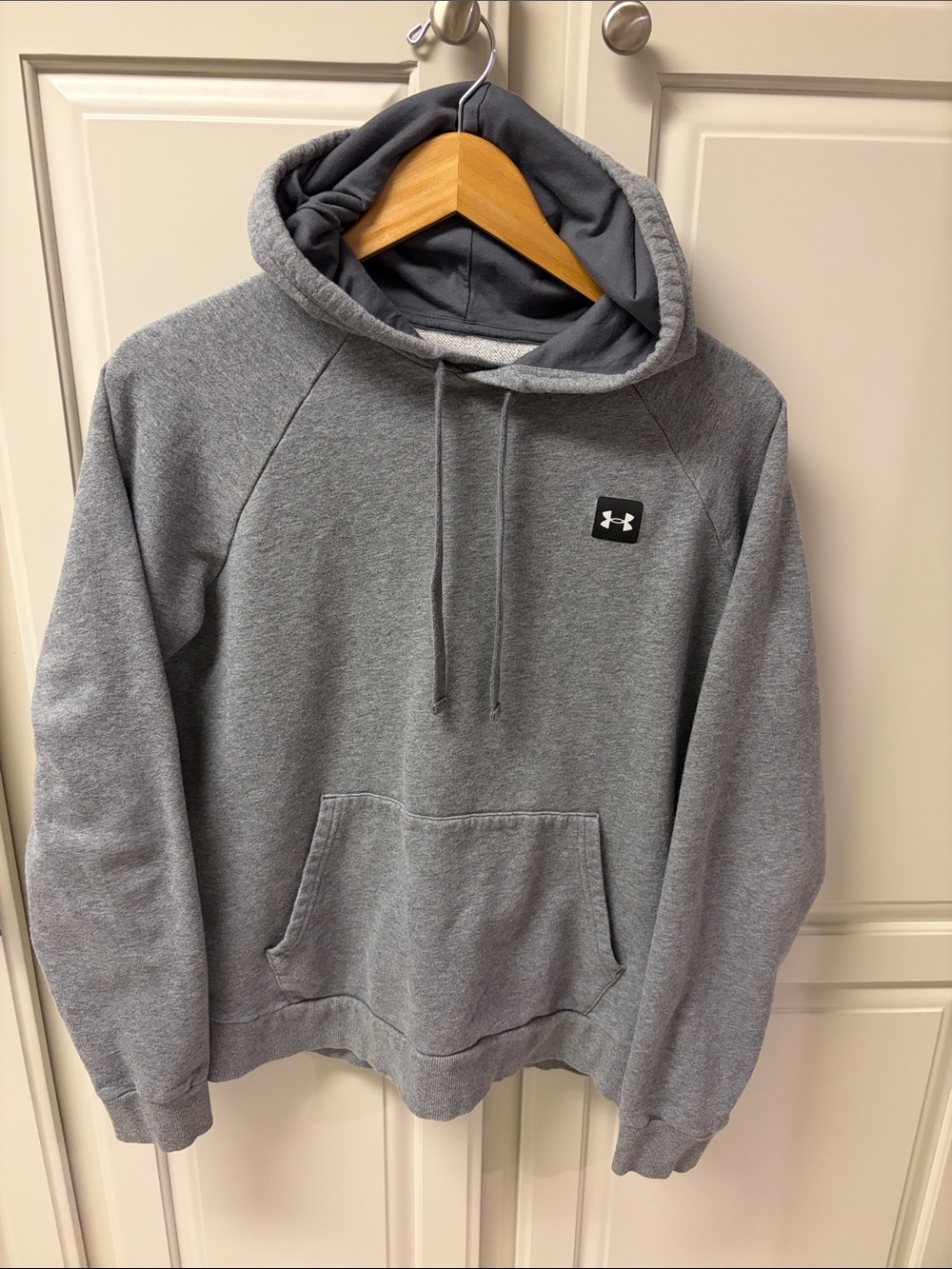 Under Armour men’s medium gray hoodie